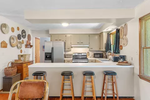 Kitchen - 2648 E Grand St, Springfield, MO 65804 photo 1 of 3