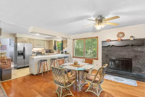 Dining - 2648 E Grand St, Springfield, MO 65804 photo 1 of 2