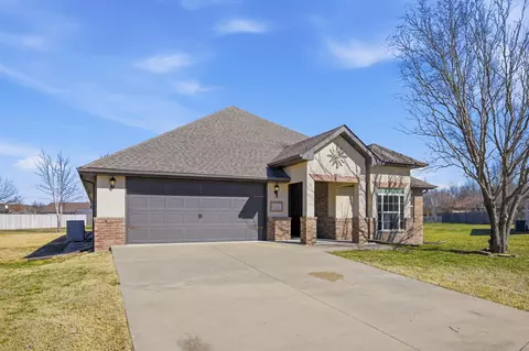 1513 Arthurs Ct, Webb City, MO 64870