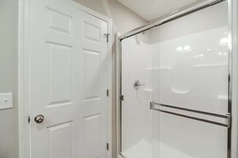 Bath - 1217 E Macon St, Republic, MO 65738 photo 2 of 3