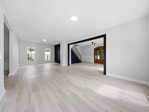 Living - 1139 W Lynn St, Springfield, MO 65802 photo 5 of 7