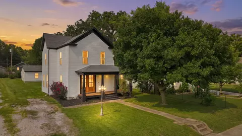 Exterior - 1139 W Lynn St, Springfield, MO 65802 photo 5 of 15