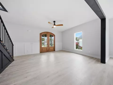 Living - 1139 W Lynn St, Springfield, MO 65802 photo 2 of 7