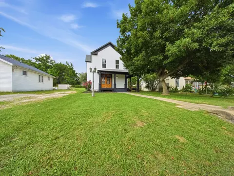 Exterior - 1139 W Lynn St, Springfield, MO 65802 photo 7 of 15