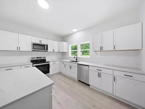 Kitchen - 1139 W Lynn St, Springfield, MO 65802 photo 6 of 6