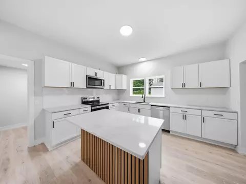Kitchen - 1139 W Lynn St, Springfield, MO 65802 photo 3 of 6