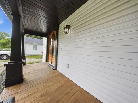 Exterior - 1139 W Lynn St, Springfield, MO 65802 photo 11 of 15