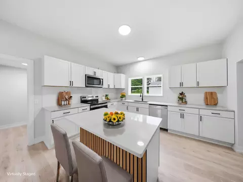 Kitchen - 1139 W Lynn St, Springfield, MO 65802 photo 4 of 6