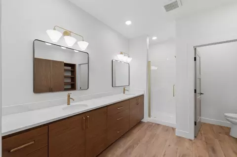 Bath - 27671 Drifters Blvd, Eagle Rock, MO 65641 photo 2 of 6