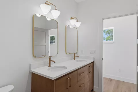 Bath - 27671 Drifters Blvd, Eagle Rock, MO 65641 photo 3 of 6