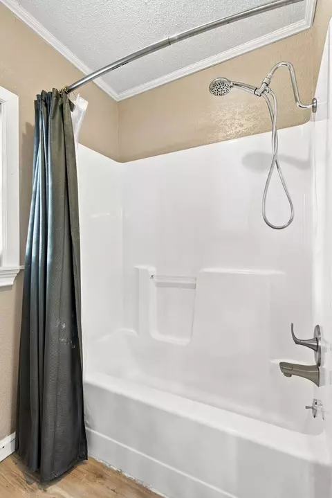Bath - 645 N Walnut Ave, Republic, MO 65738 photo 2 of 2