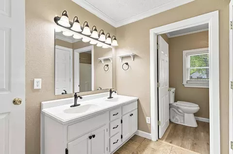 Bath - 645 N Walnut Ave, Republic, MO 65738 photo 1 of 2