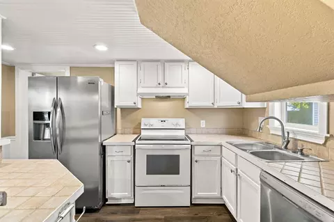 Kitchen - 645 N Walnut Ave, Republic, MO 65738 photo 2 of 2