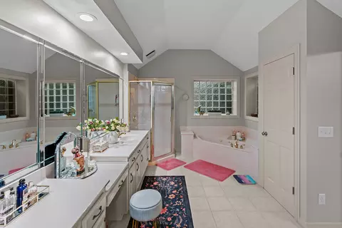 Bath - 3725 E Cromwell Ln, Springfield, MO 65802 photo 2 of 4