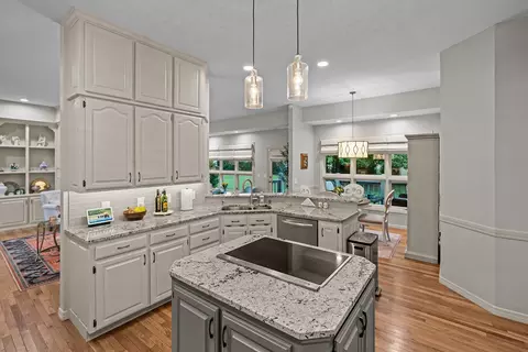 Kitchen - 3725 E Cromwell Ln, Springfield, MO 65802 photo 2 of 4