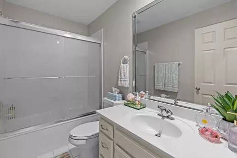Bath - 3725 E Cromwell Ln, Springfield, MO 65802 photo 3 of 4