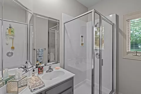 Bath - 3725 E Cromwell Ln, Springfield, MO 65802 photo 4 of 4