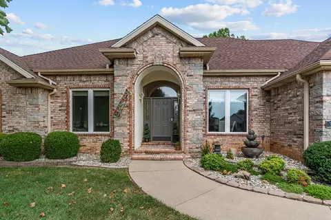 Exterior - 3725 E Cromwell Ln, Springfield, MO 65802 photo 2 of 11