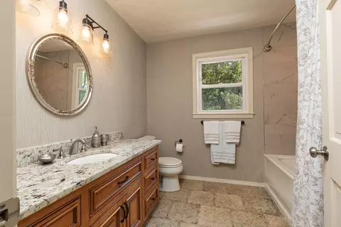 Bath - 2926 S Versailles Ave, Springfield, MO 65804 photo 4 of 4