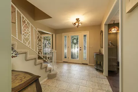 Entry Way - 2926 S Versailles Ave, Springfield, MO 65804 photo 1 of 3