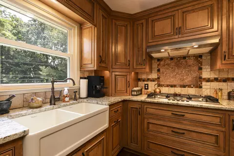 Kitchen - 2926 S Versailles Ave, Springfield, MO 65804 photo 3 of 7