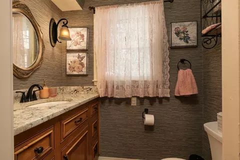 Bath - 2926 S Versailles Ave, Springfield, MO 65804 photo 1 of 4