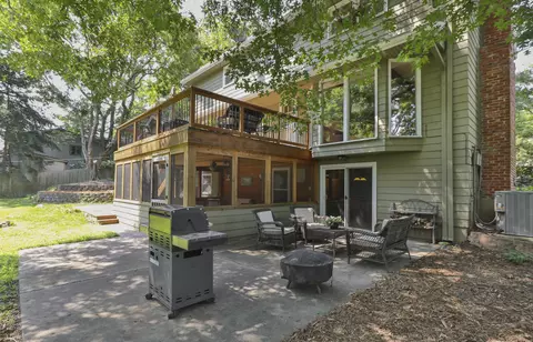 Exterior - 2926 S Versailles Ave, Springfield, MO 65804 photo 6 of 8
