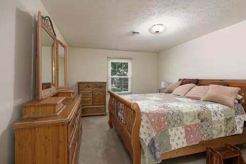 Bedroom - 2926 S Versailles Ave, Springfield, MO 65804 photo 2 of 3
