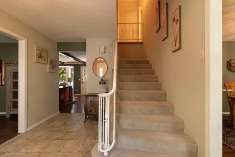 Entry Way - 2926 S Versailles Ave, Springfield, MO 65804 photo 2 of 3