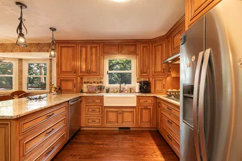 Kitchen - 2926 S Versailles Ave, Springfield, MO 65804 photo 2 of 7