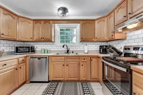 Kitchen - 77 Lookin Up Dr, Marshfield, MO 65706 photo 2 of 3