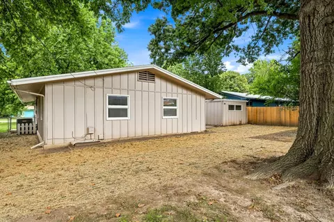Exterior - 746 N Oak Grove Ave, Springfield, MO 65802 photo 6 of 7