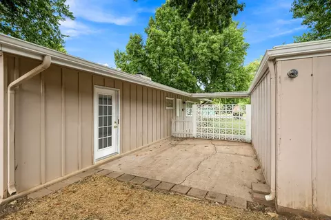 Exterior - 746 N Oak Grove Ave, Springfield, MO 65802 photo 5 of 7