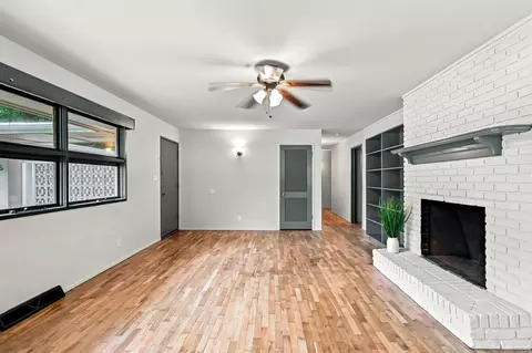Living - 746 N Oak Grove Ave, Springfield, MO 65802 photo 4 of 6