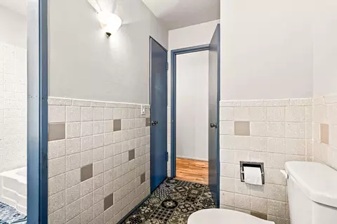 Bath - 746 N Oak Grove Ave, Springfield, MO 65802 photo 4 of 5