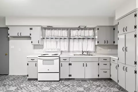 Kitchen - 746 N Oak Grove Ave, Springfield, MO 65802 photo 1 of 4