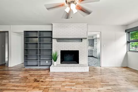 Living - 746 N Oak Grove Ave, Springfield, MO 65802 photo 5 of 6