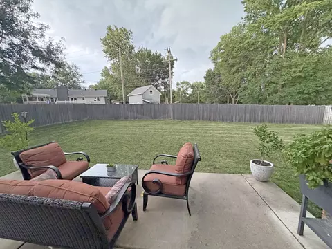 Exterior - 1063 E Maryland Ct, Springfield, MO 65810 photo 4 of 5