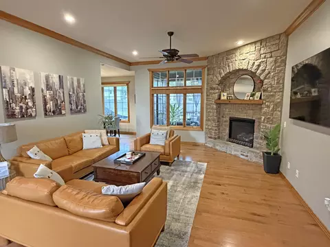 Living - 1063 E Maryland Ct, Springfield, MO 65810 photo 1 of 3