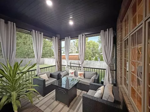 Exterior - 1063 E Maryland Ct, Springfield, MO 65810 photo 3 of 5