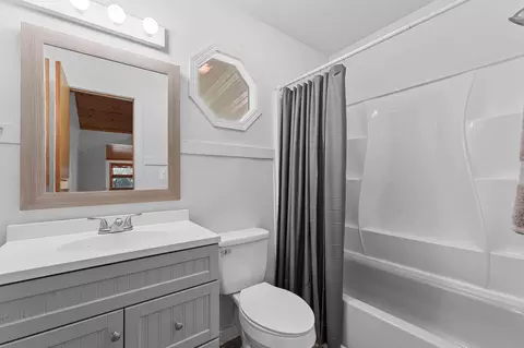 Bath - 415 Squaw Run Dr, Bruner, MO 65620 photo 1 of 2