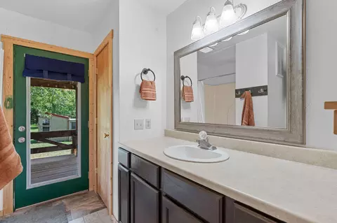 Bath - 415 Squaw Run Dr, Bruner, MO 65620 photo 2 of 2