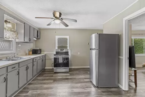 Kitchen - 1616 W Belmont St, Springfield, MO 65802 photo 2 of 2
