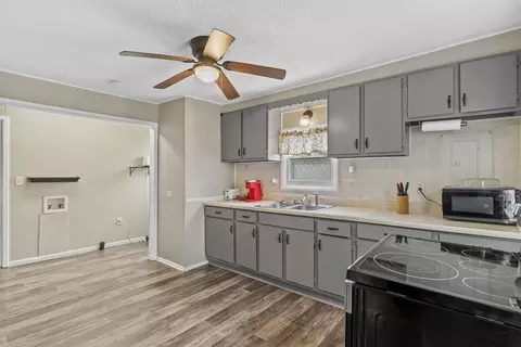 Entry Way - 1616 W Belmont St, Springfield, MO 65802 photo 1 of 2