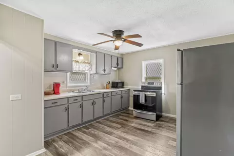 Kitchen - 1616 W Belmont St, Springfield, MO 65802 photo 1 of 2