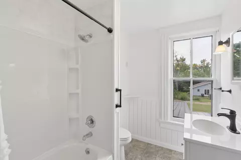 Bath - 419 Maple St, Greenfield, MO 65661 photo 2 of 3