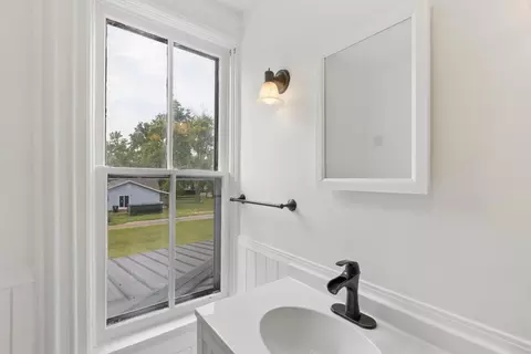 Bath - 419 Maple St, Greenfield, MO 65661 photo 3 of 3
