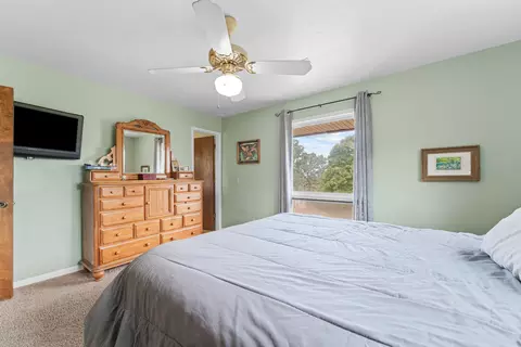 Bedroom - 421 Santa Fe Dr, Forsyth, MO 65653 photo 2 of 7