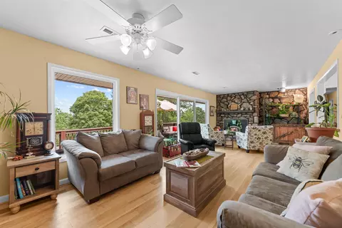 Living - 421 Santa Fe Dr, Forsyth, MO 65653 photo 5 of 6
