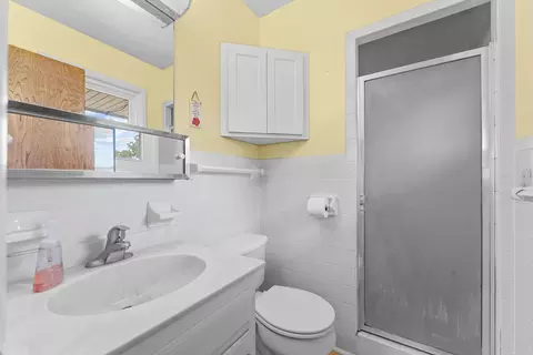 Bath - 421 Santa Fe Dr, Forsyth, MO 65653 photo 1 of 3